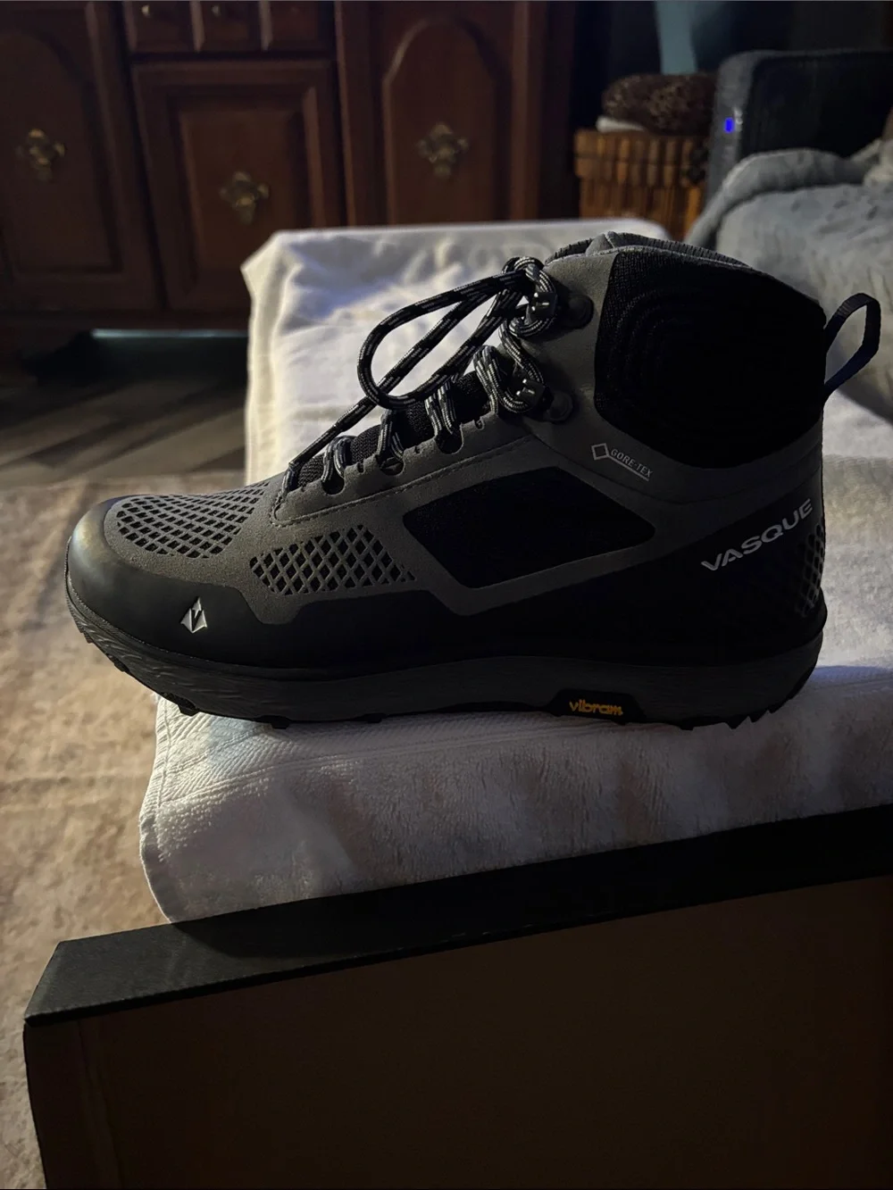 Vasque 7376 Breeze LT GTX Hiking Boot in Gargoyle/Jet Black